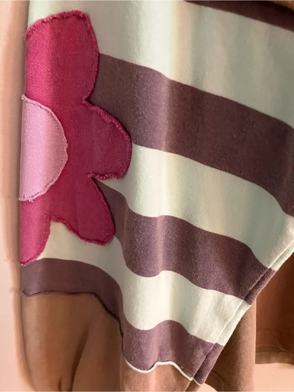 Easel Taupe Lightweight Sweatshirt with Flower Stripe Sleeves - Picture 4 of 9